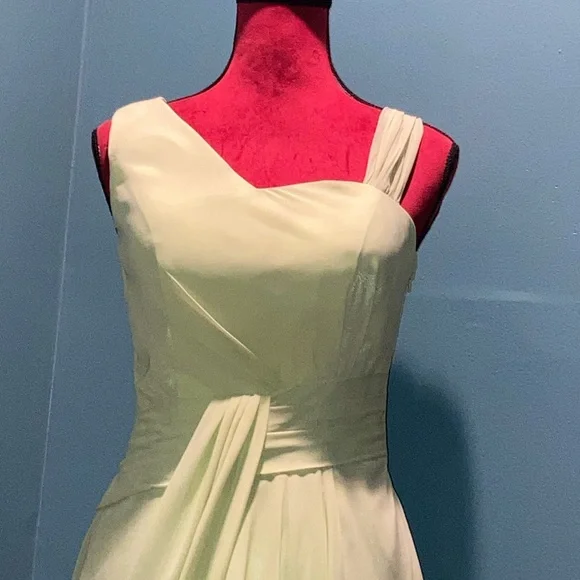 Beautiful Chartreuse Green Cocktail Dress Size 4 - Picture 2 of 15